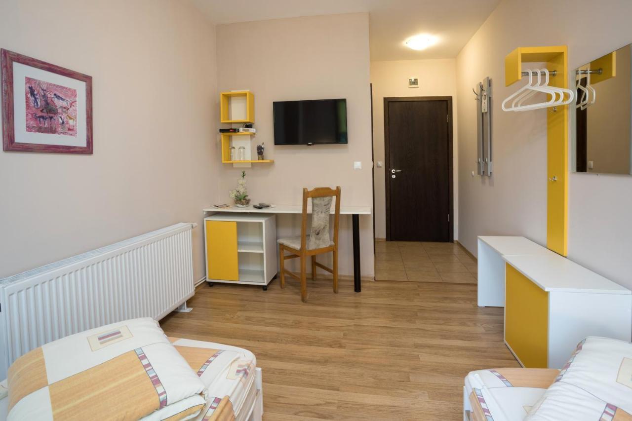 Hanovete Hotel Pliska Bagian luar foto