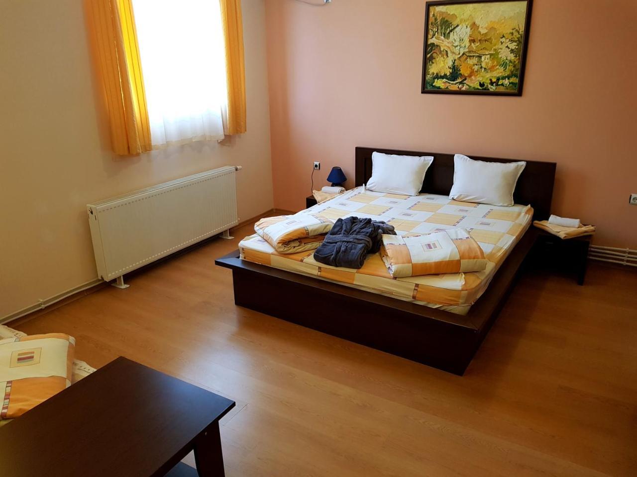 Hanovete Hotel Pliska Bagian luar foto